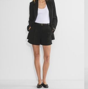Wilfred Aritzia Effortless Shorts black size 4